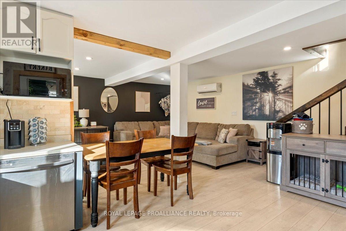 17 Centre Street, Belleville, Ontario  K8N 4W4 - Photo 16 - X12437702