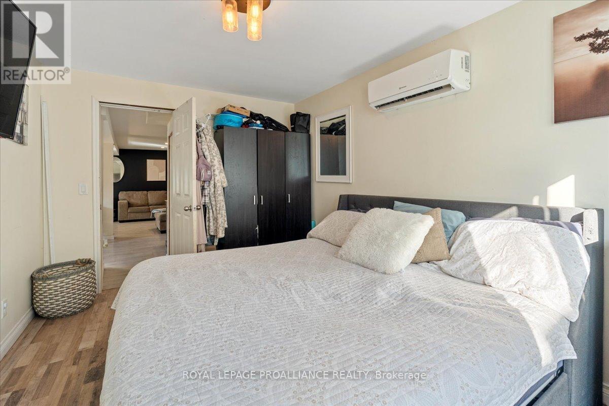 17 Centre Street, Belleville, Ontario  K8N 4W4 - Photo 17 - X12437702