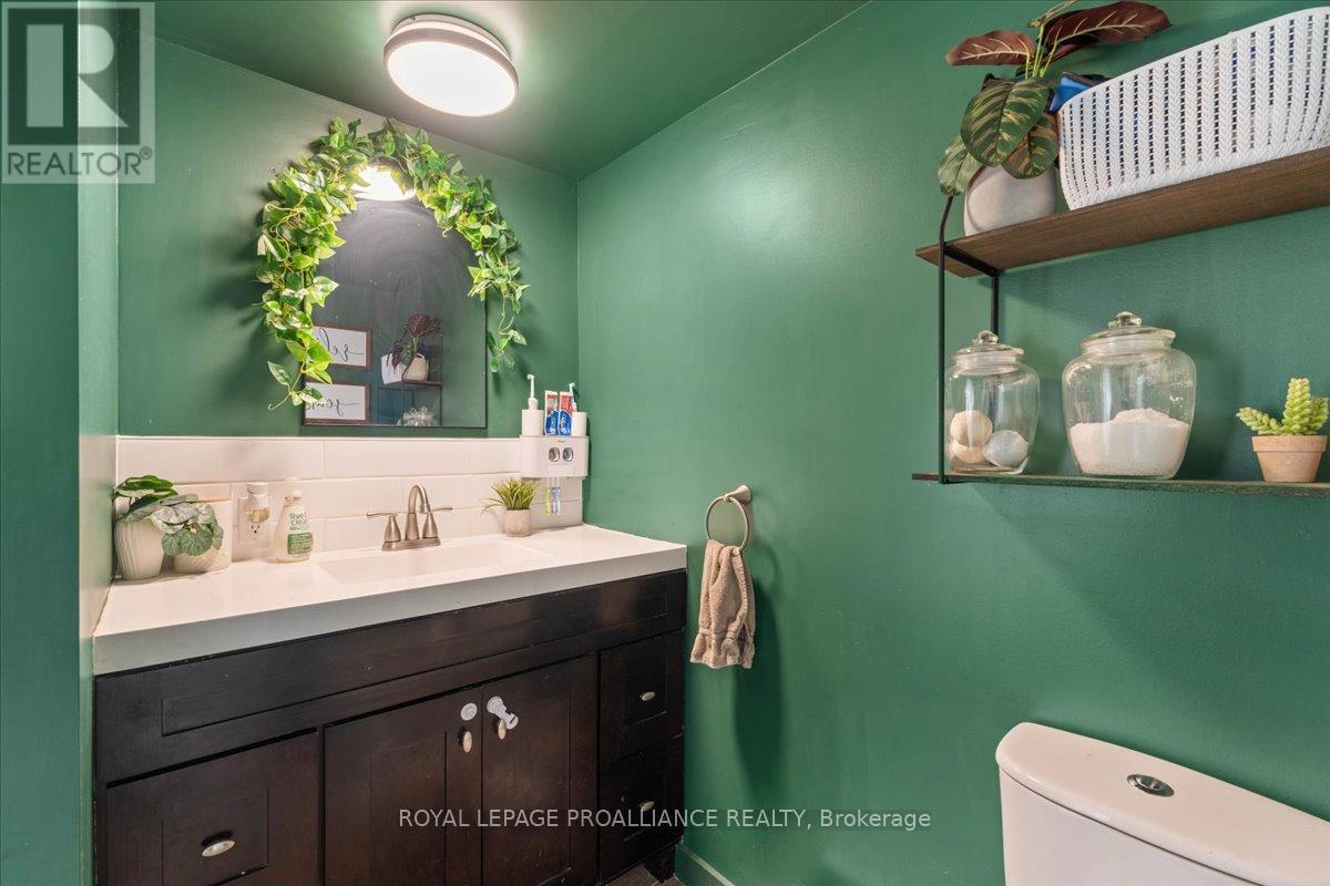 17 Centre Street, Belleville, Ontario  K8N 4W4 - Photo 19 - X12437702