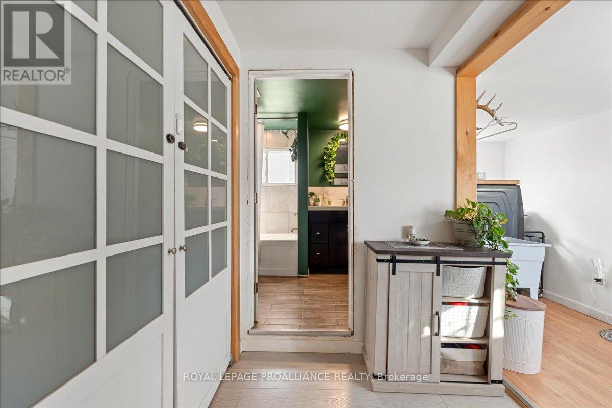 17 Centre Street, Belleville, Ontario  K8N 4W4 - Photo 21 - X12437702