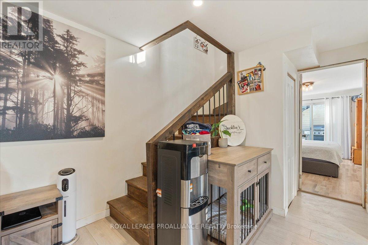 17 Centre Street, Belleville, Ontario  K8N 4W4 - Photo 24 - X12437702