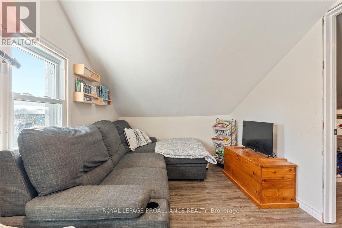 17 Centre Street, Belleville, Ontario  K8N 4W4 - Photo 26 - X12437702