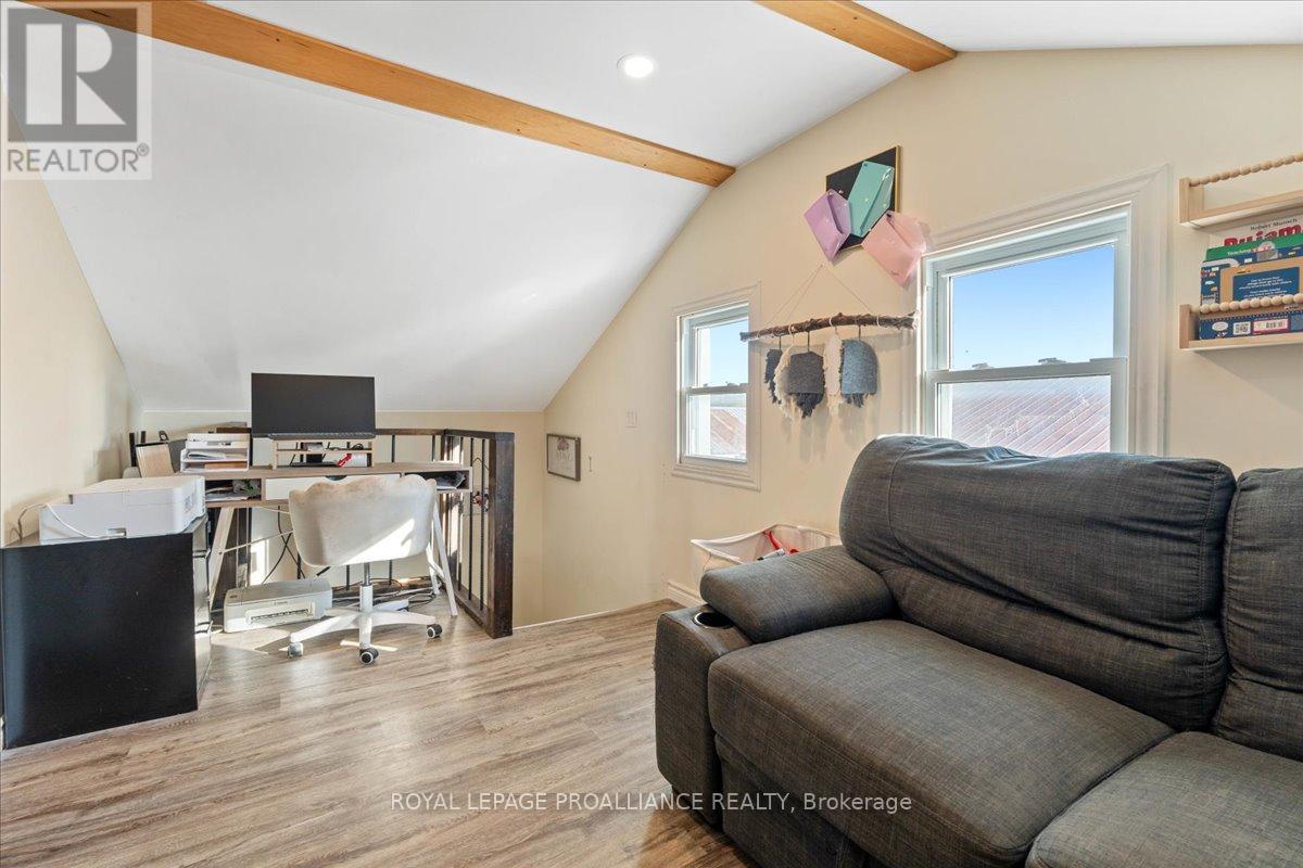 17 Centre Street, Belleville, Ontario  K8N 4W4 - Photo 27 - X12437702