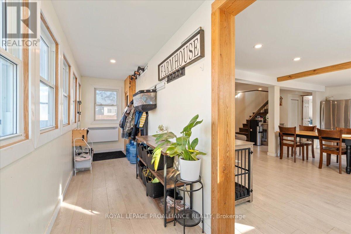 17 Centre Street, Belleville, Ontario  K8N 4W4 - Photo 3 - X12437702