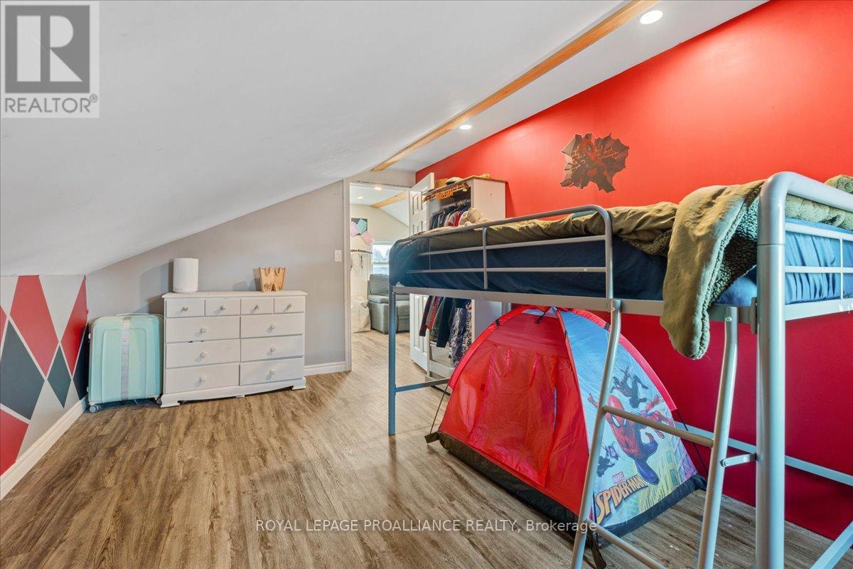 17 Centre Street, Belleville, Ontario  K8N 4W4 - Photo 31 - X12437702