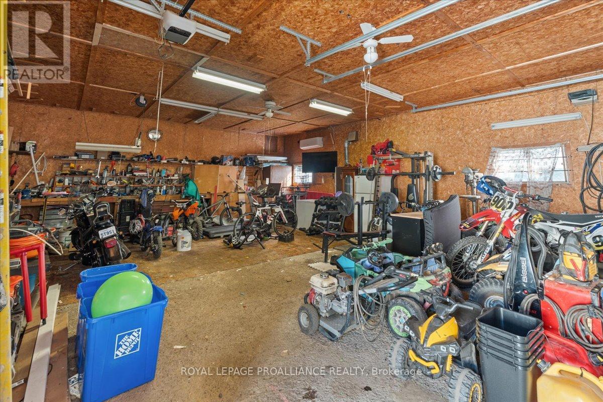 17 Centre Street, Belleville, Ontario  K8N 4W4 - Photo 32 - X12437702