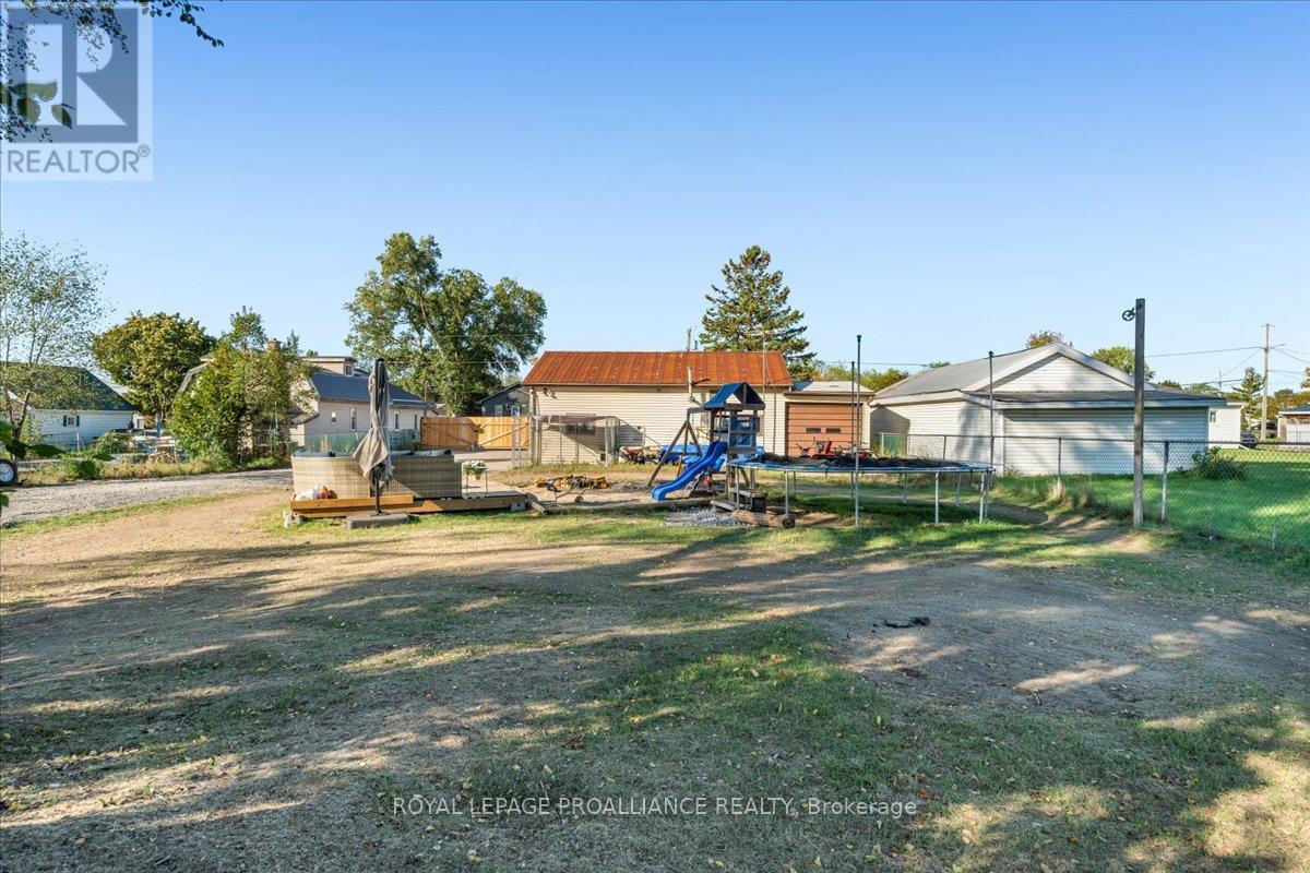 17 Centre Street, Belleville, Ontario  K8N 4W4 - Photo 35 - X12437702