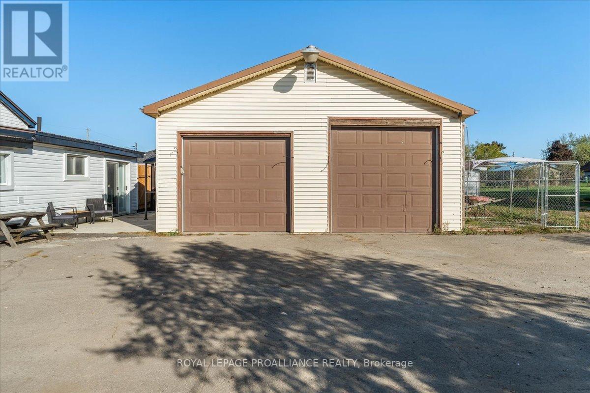 17 Centre Street, Belleville, Ontario  K8N 4W4 - Photo 37 - X12437702