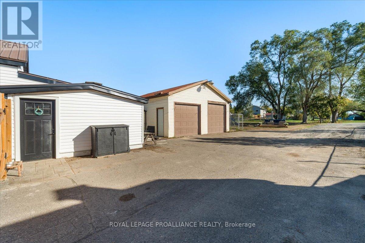 17 Centre Street, Belleville, Ontario  K8N 4W4 - Photo 38 - X12437702