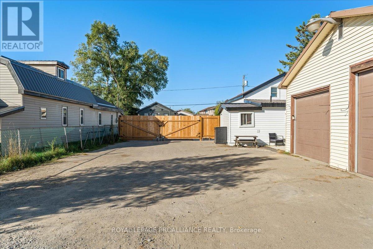 17 Centre Street, Belleville, Ontario  K8N 4W4 - Photo 39 - X12437702