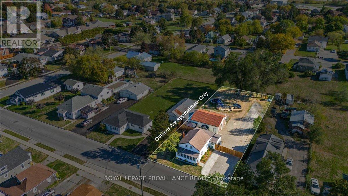 17 Centre Street, Belleville, Ontario  K8N 4W4 - Photo 40 - X12437702