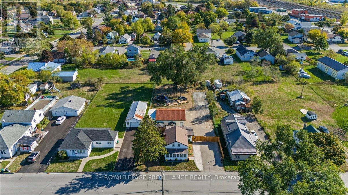 17 Centre Street, Belleville, Ontario  K8N 4W4 - Photo 41 - X12437702