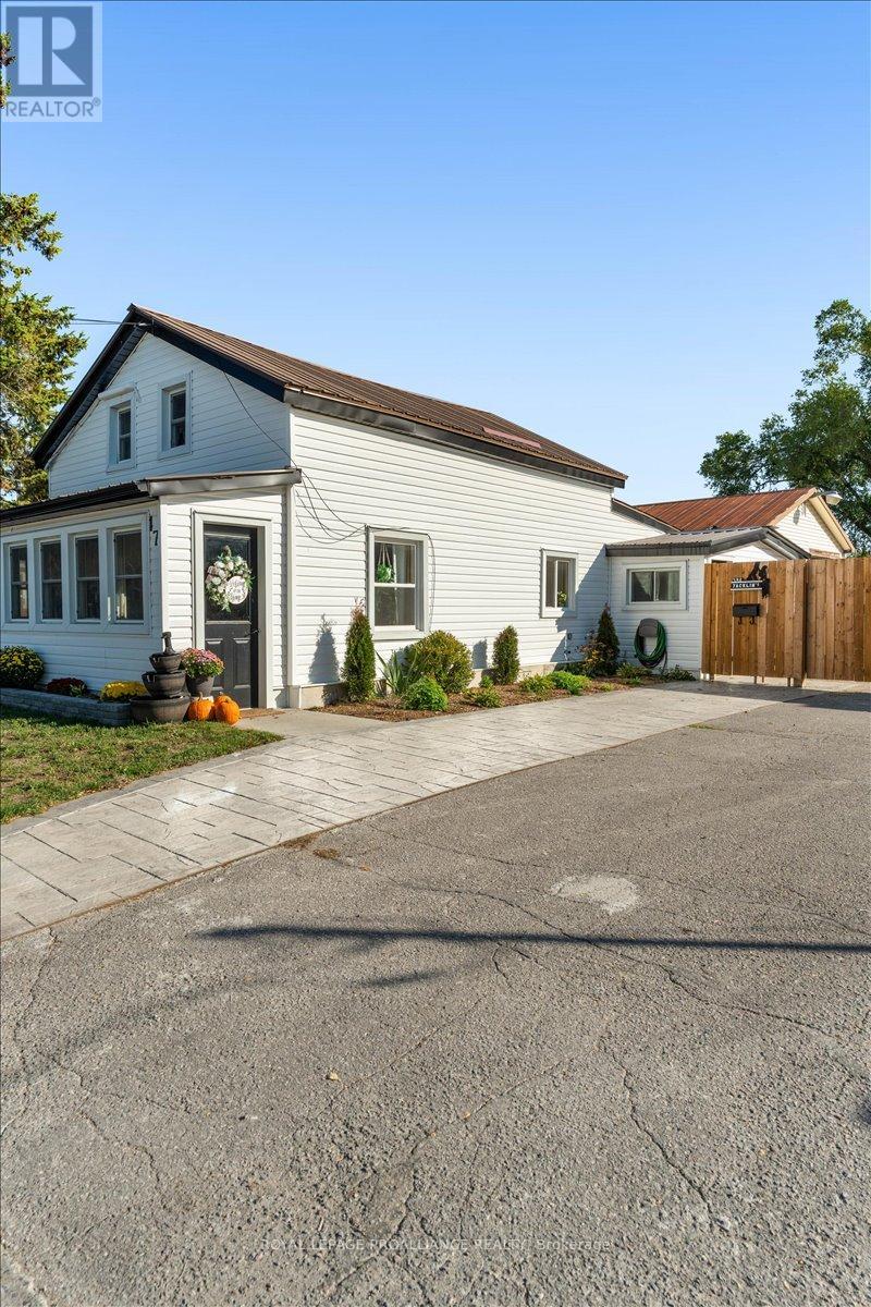 17 Centre Street, Belleville, Ontario  K8N 4W4 - Photo 42 - X12437702