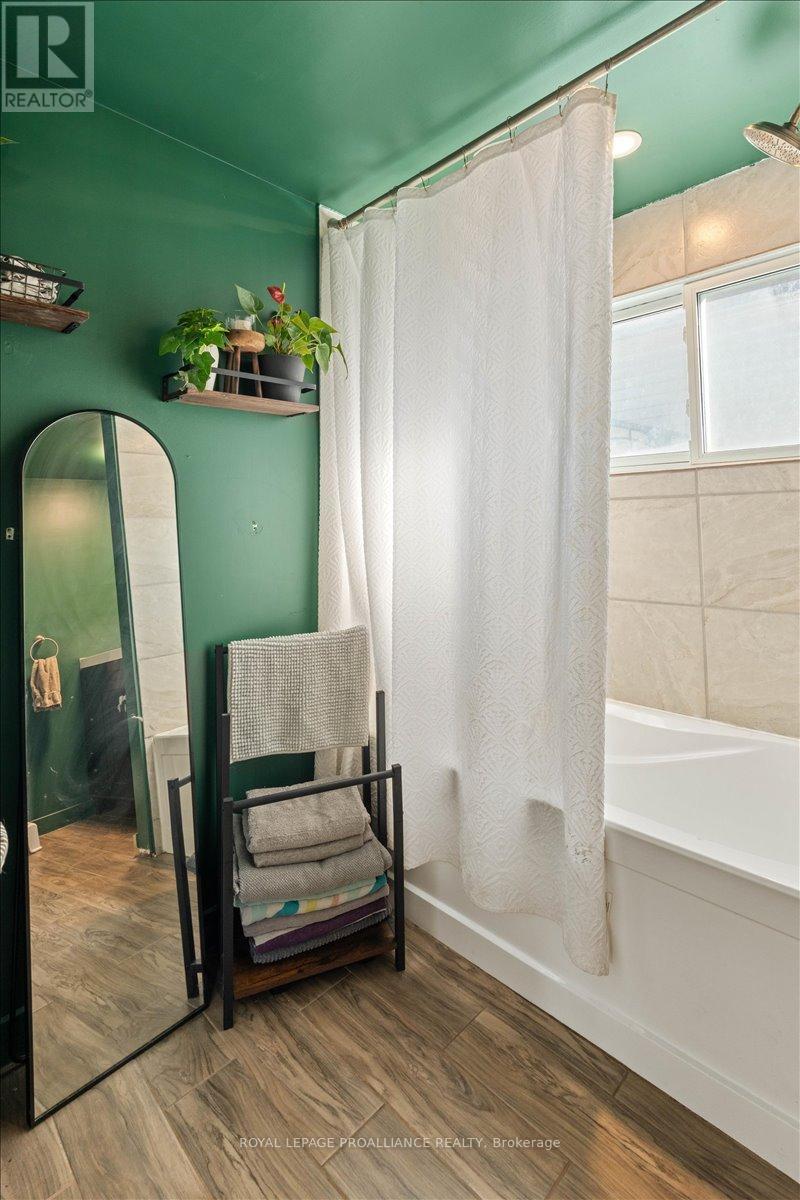 17 Centre Street, Belleville, Ontario  K8N 4W4 - Photo 44 - X12437702