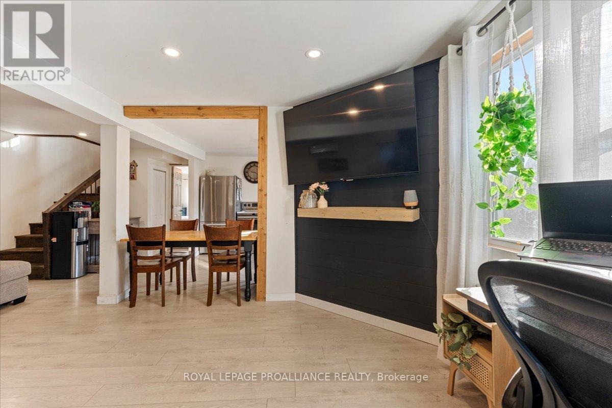 17 Centre Street, Belleville, Ontario  K8N 4W4 - Photo 6 - X12437702