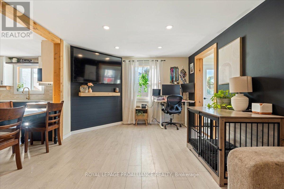 17 Centre Street, Belleville, Ontario  K8N 4W4 - Photo 8 - X12437702