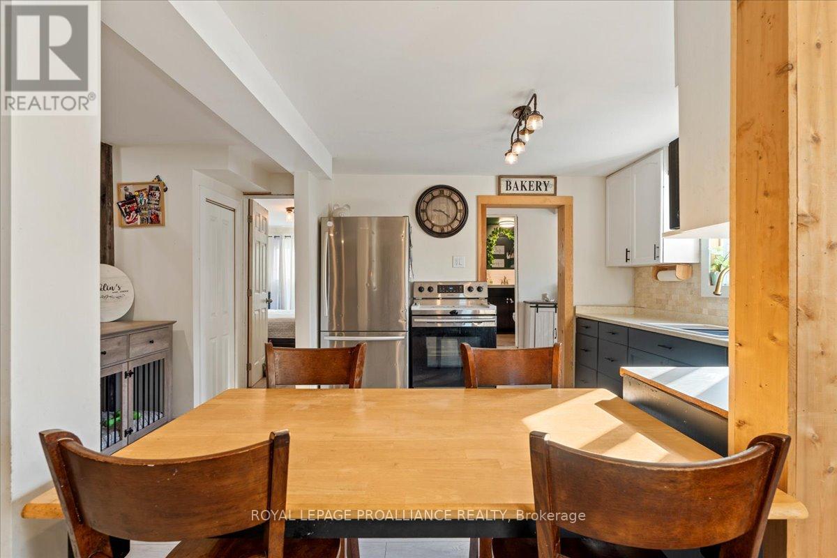 17 Centre Street, Belleville, Ontario  K8N 4W4 - Photo 9 - X12437702