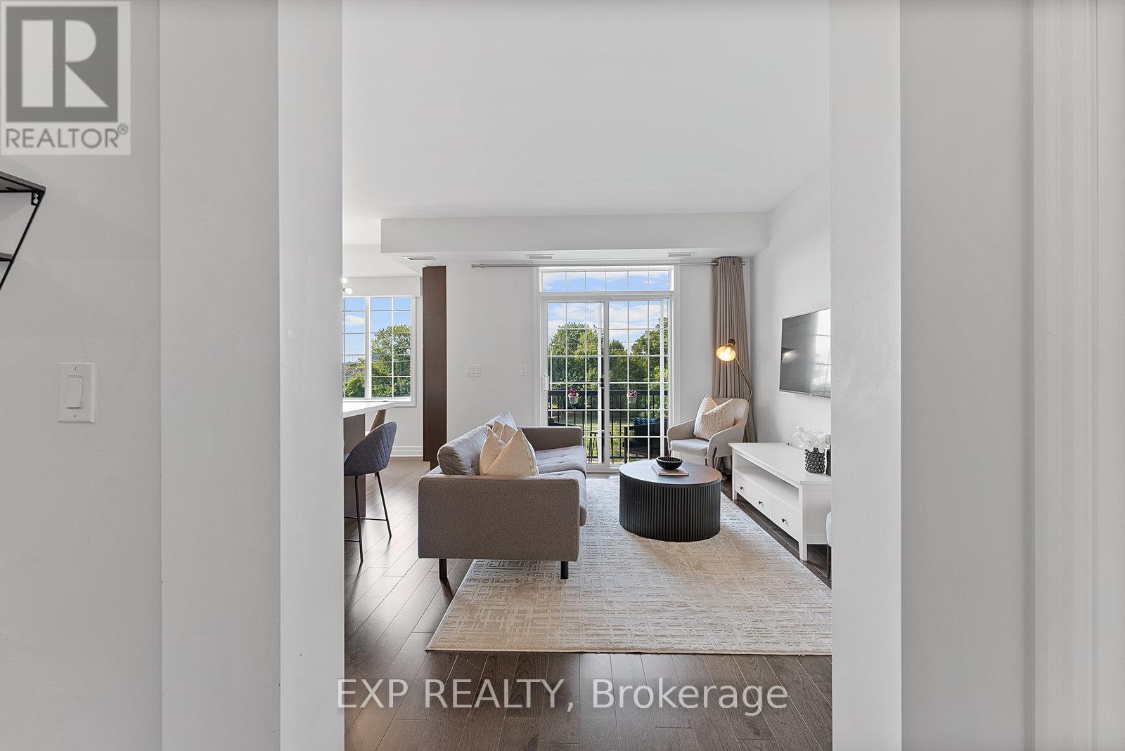 325 - 2300 Upper Middle Road W, Oakville, Ontario  L6M 0T4 - Photo 2 - W12437545