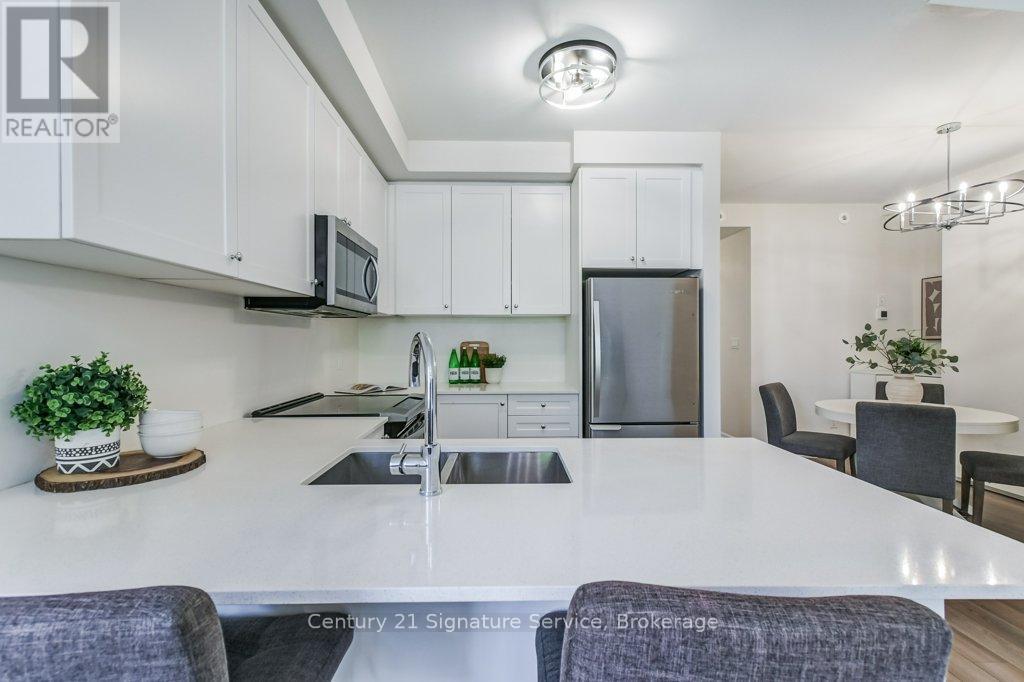 202 - 652 Cricklewood Drive, Mississauga, Ontario  L5G 0A5 - Photo 10 - W12437595