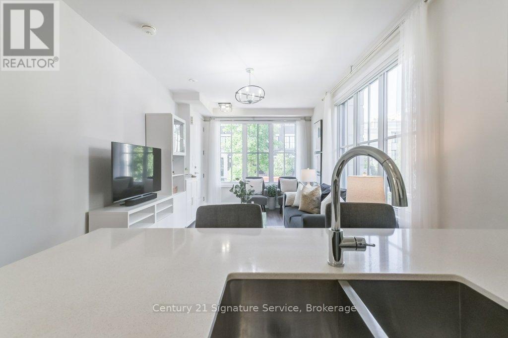 202 - 652 Cricklewood Drive, Mississauga, Ontario  L5G 0A5 - Photo 13 - W12437595