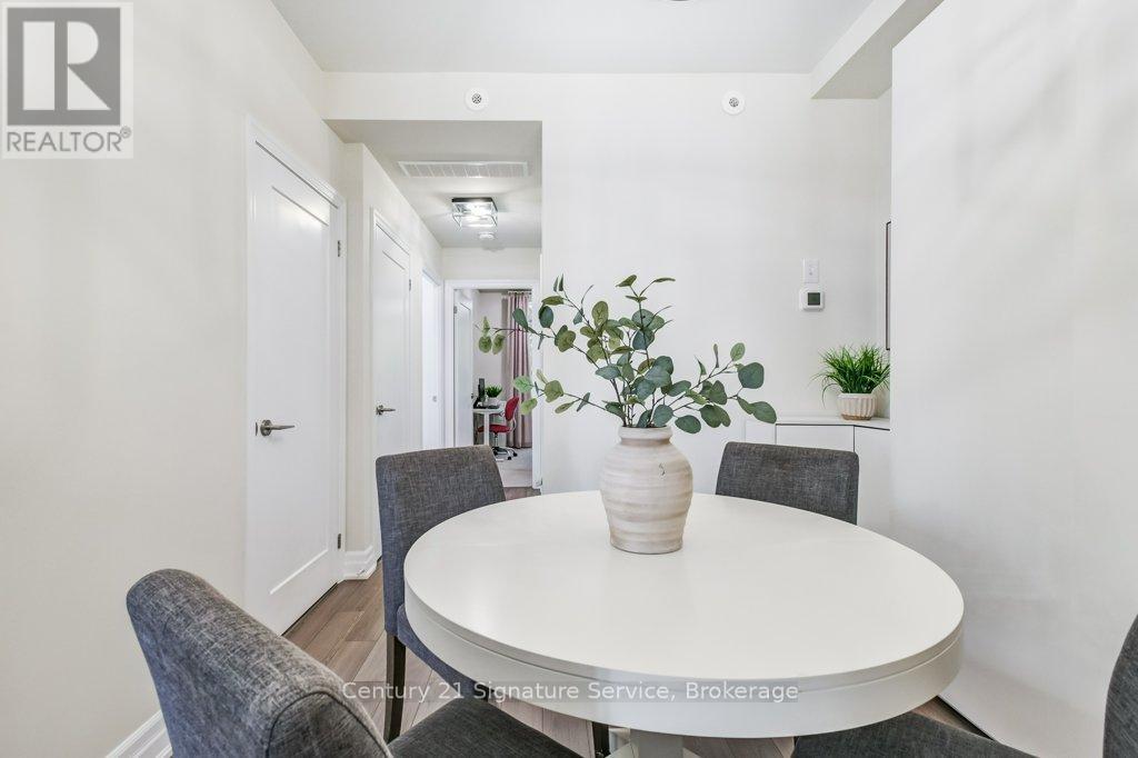 202 - 652 Cricklewood Drive, Mississauga, Ontario  L5G 0A5 - Photo 18 - W12437595