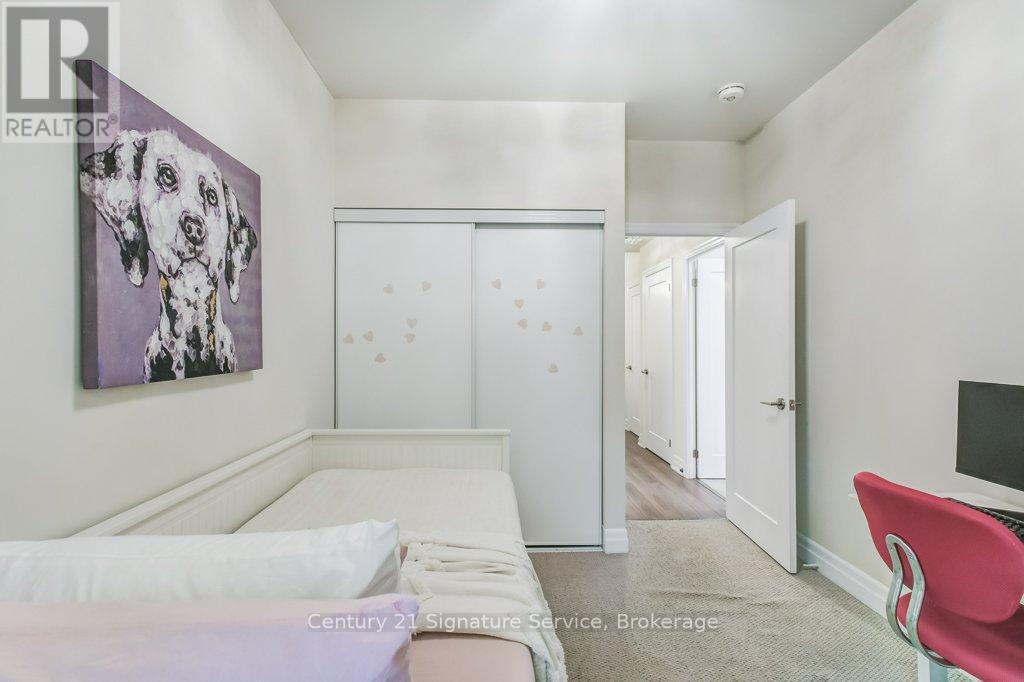 202 - 652 Cricklewood Drive, Mississauga, Ontario  L5G 0A5 - Photo 25 - W12437595