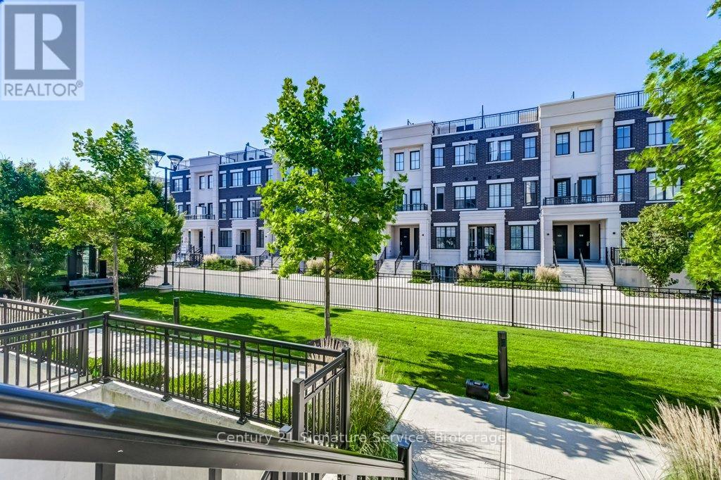 202 - 652 Cricklewood Drive, Mississauga, Ontario  L5G 0A5 - Photo 3 - W12437595