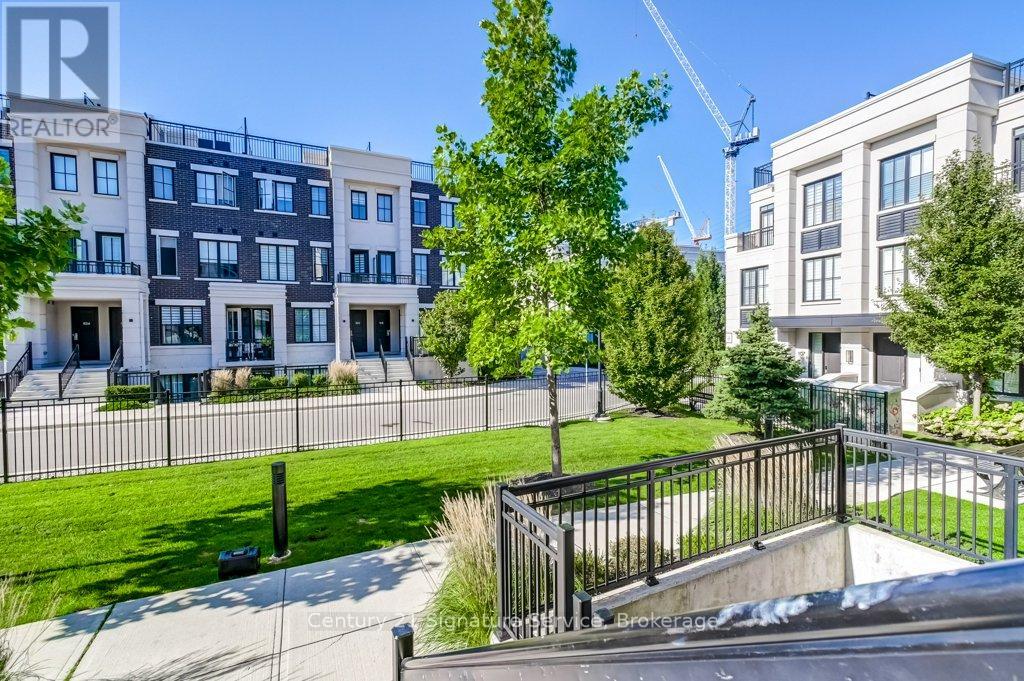 202 - 652 Cricklewood Drive, Mississauga, Ontario  L5G 0A5 - Photo 4 - W12437595