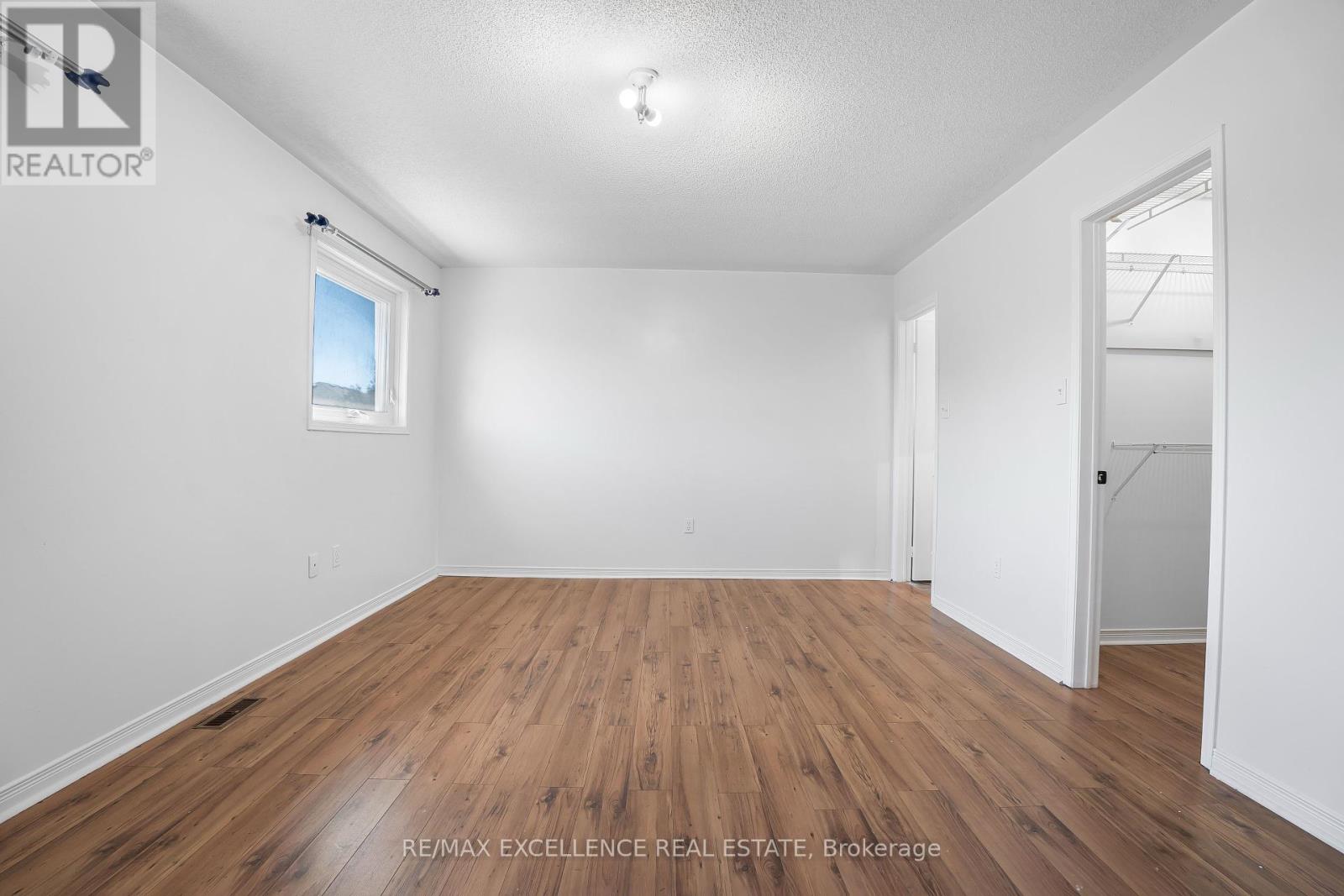 6935 Dillingwood Drive, Mississauga, Ontario  L5N 6Z7 - Photo 12 - W12437615