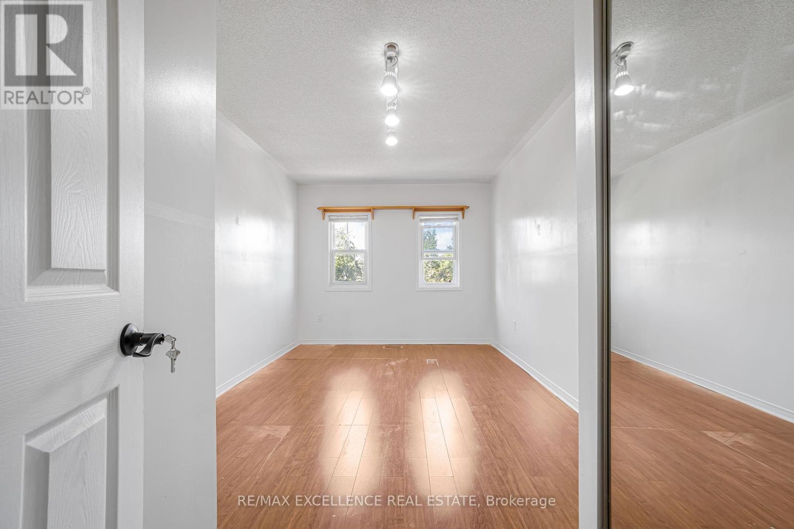 6935 Dillingwood Drive, Mississauga, Ontario  L5N 6Z7 - Photo 18 - W12437615