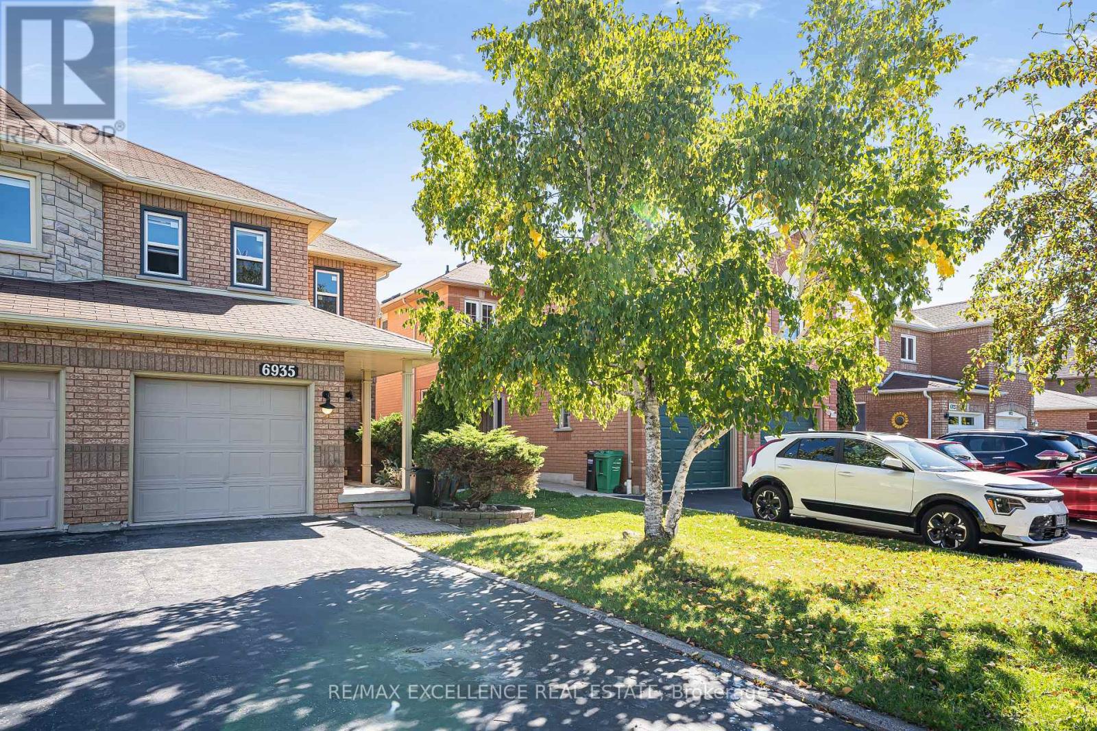 6935 Dillingwood Drive, Mississauga, Ontario  L5N 6Z7 - Photo 3 - W12437615