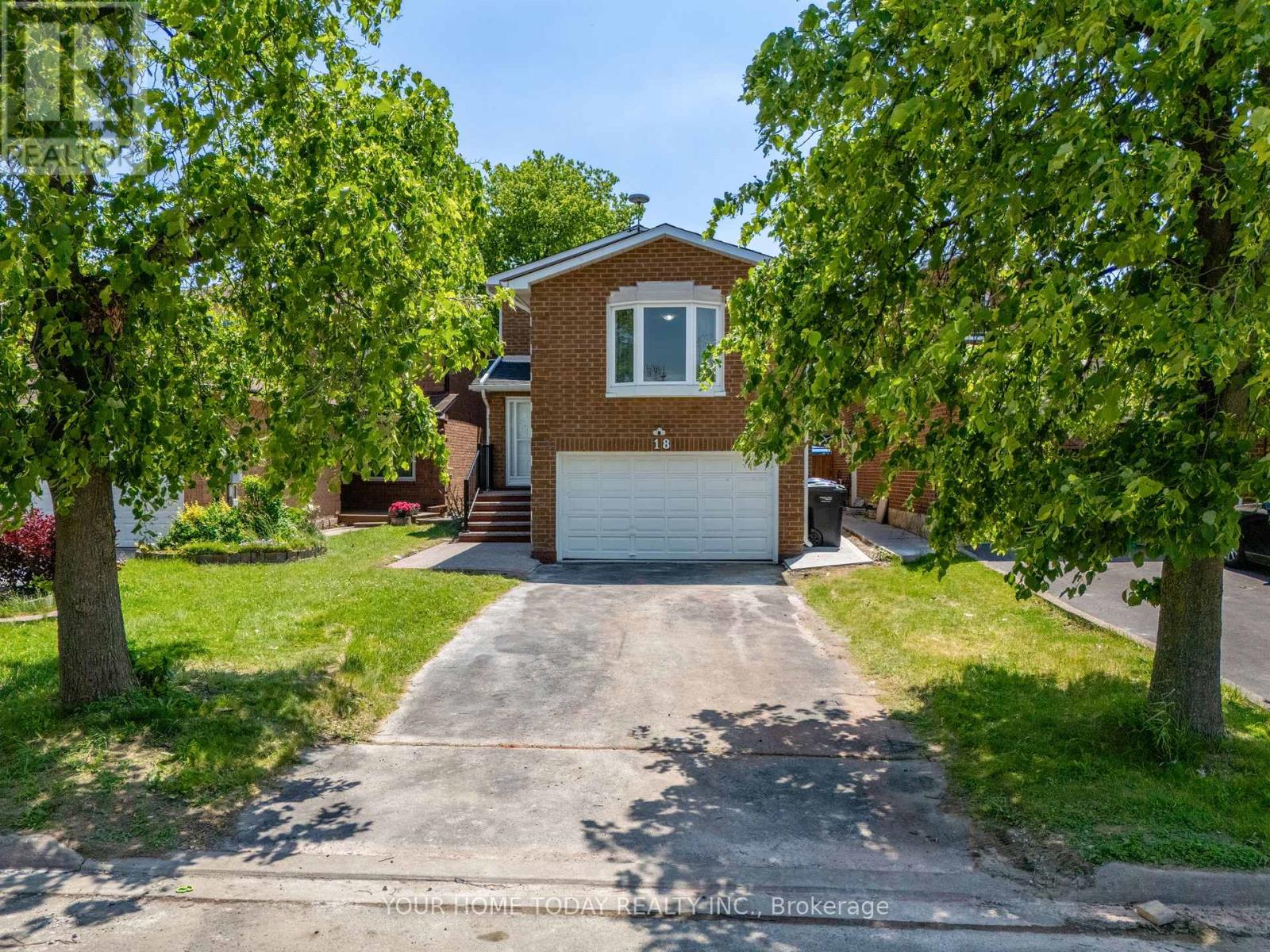 18 Alabaster Drive, Brampton, Ontario  L6V 4E4 - Photo 2 - W12376650