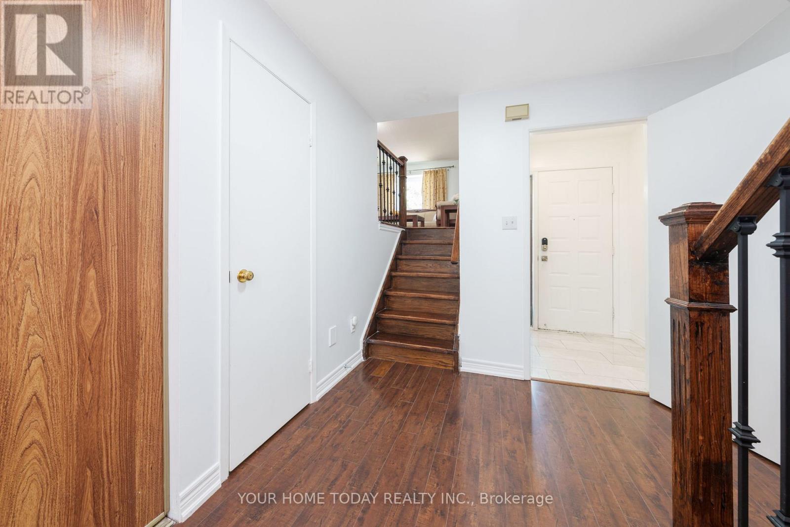 18 Alabaster Drive, Brampton, Ontario  L6V 4E4 - Photo 9 - W12376650