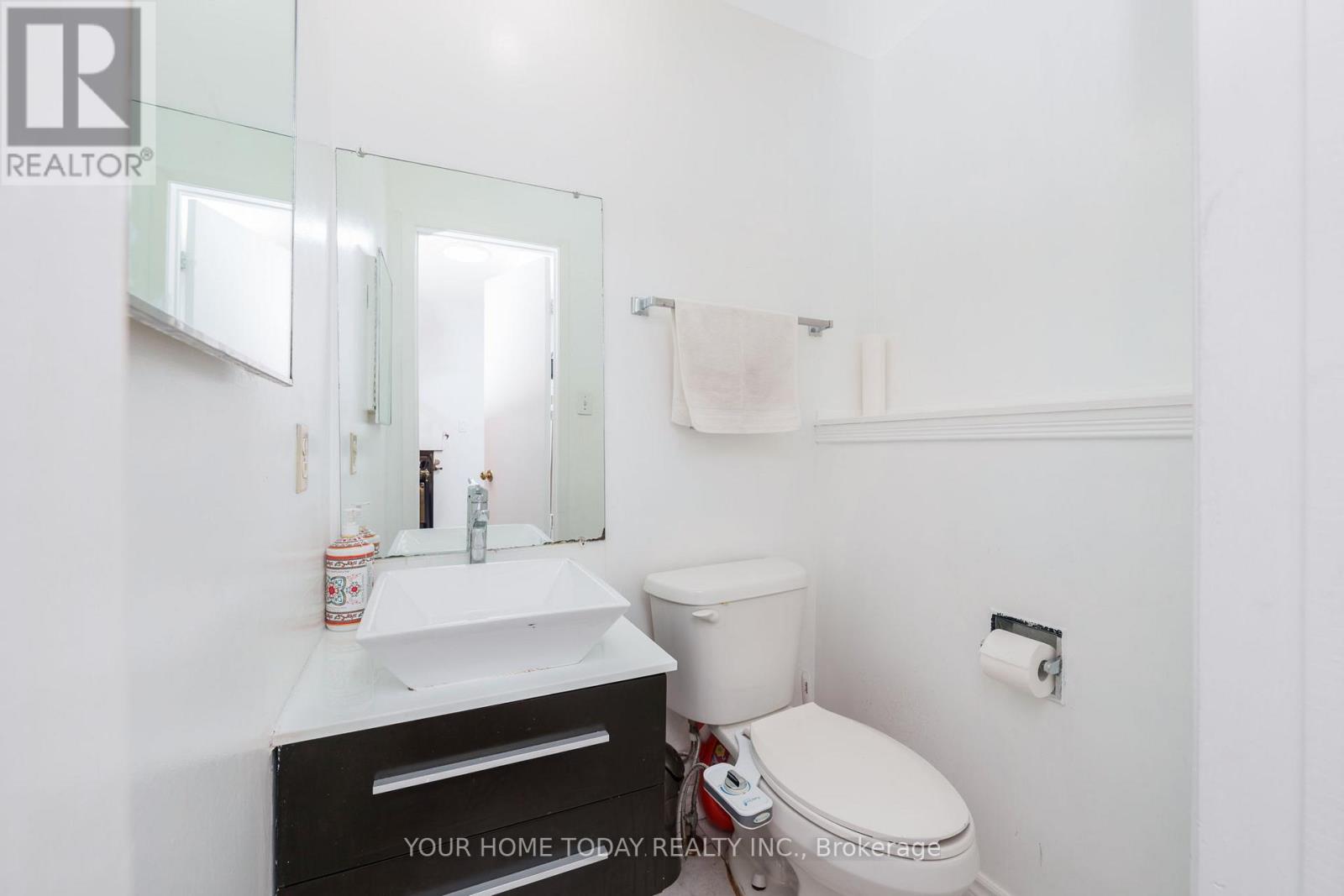 18 Alabaster Drive, Brampton, Ontario  L6V 4E4 - Photo 16 - W12376650