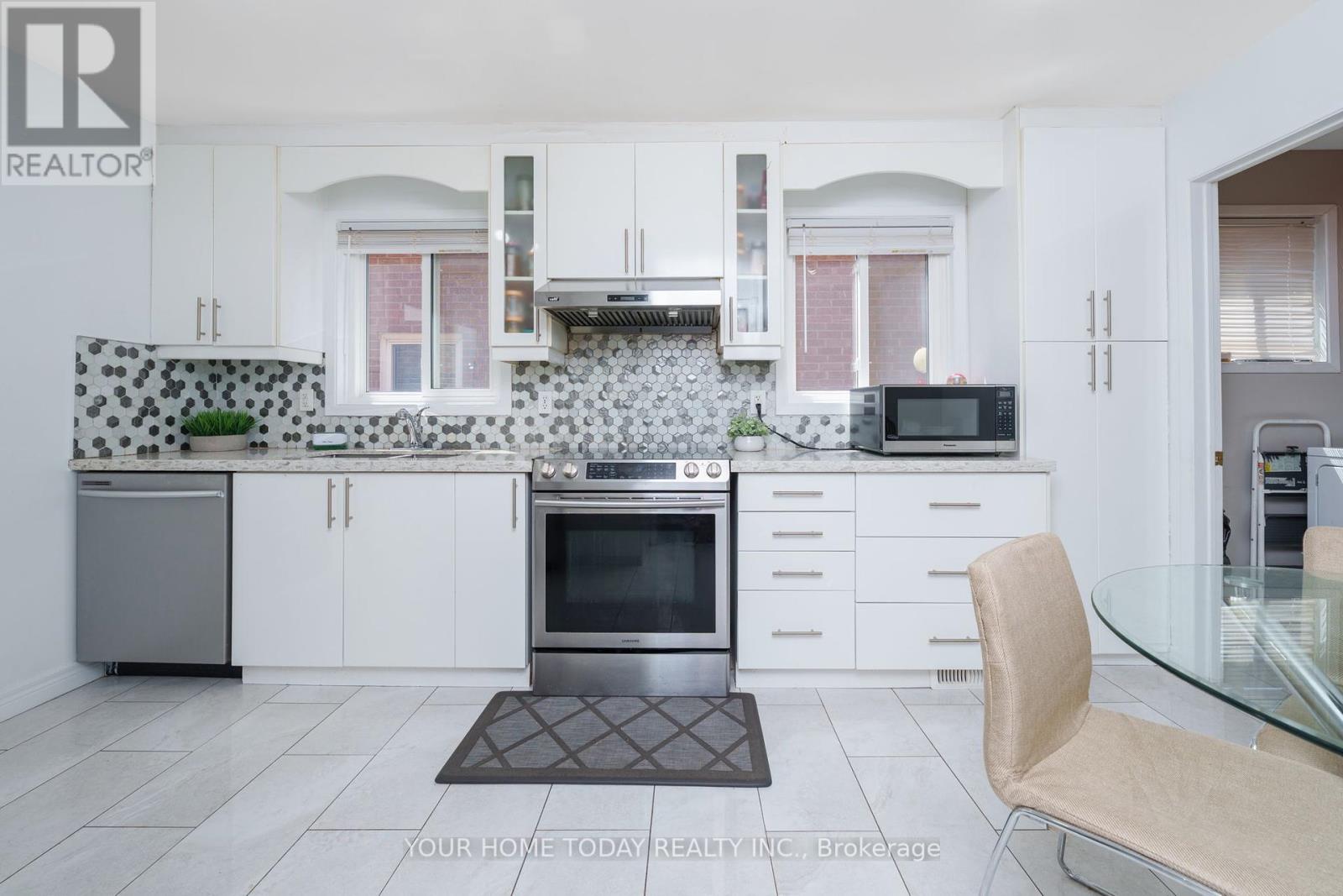 18 Alabaster Drive, Brampton, Ontario  L6V 4E4 - Photo 4 - W12376650