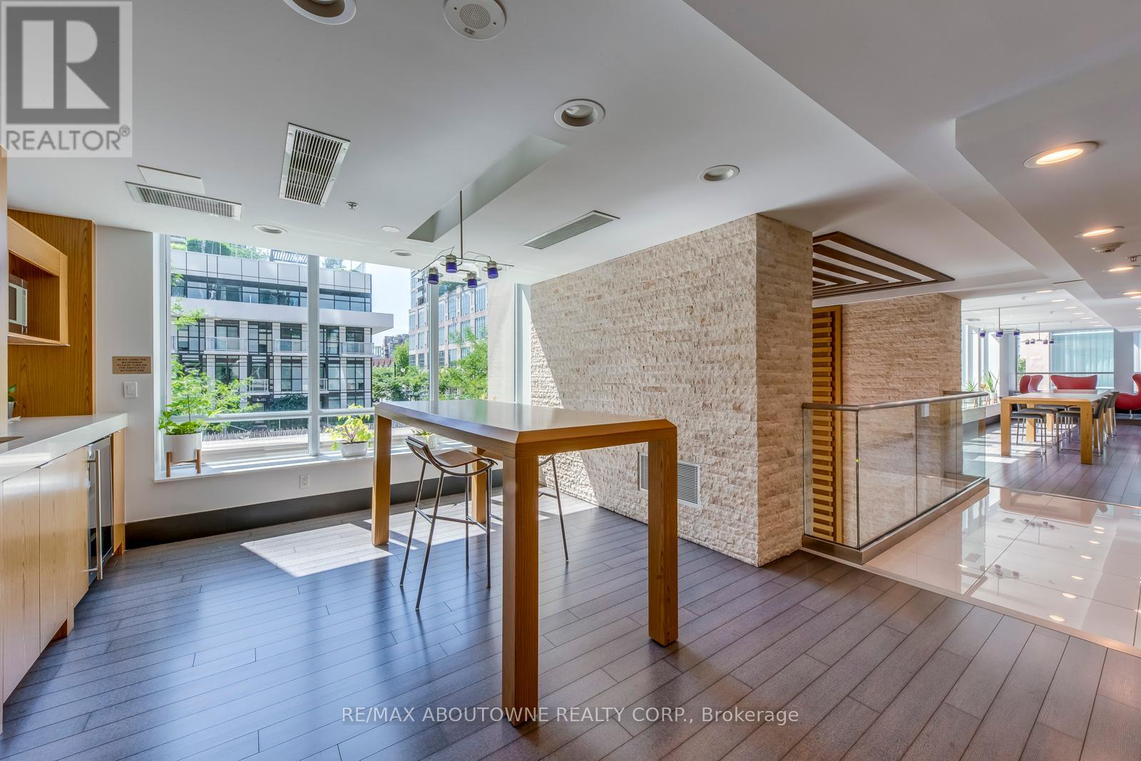 2524 - 165 Legion Road N, Toronto (Mimico), Ontario  M8Y 0B3 - Photo 40 - W12436942