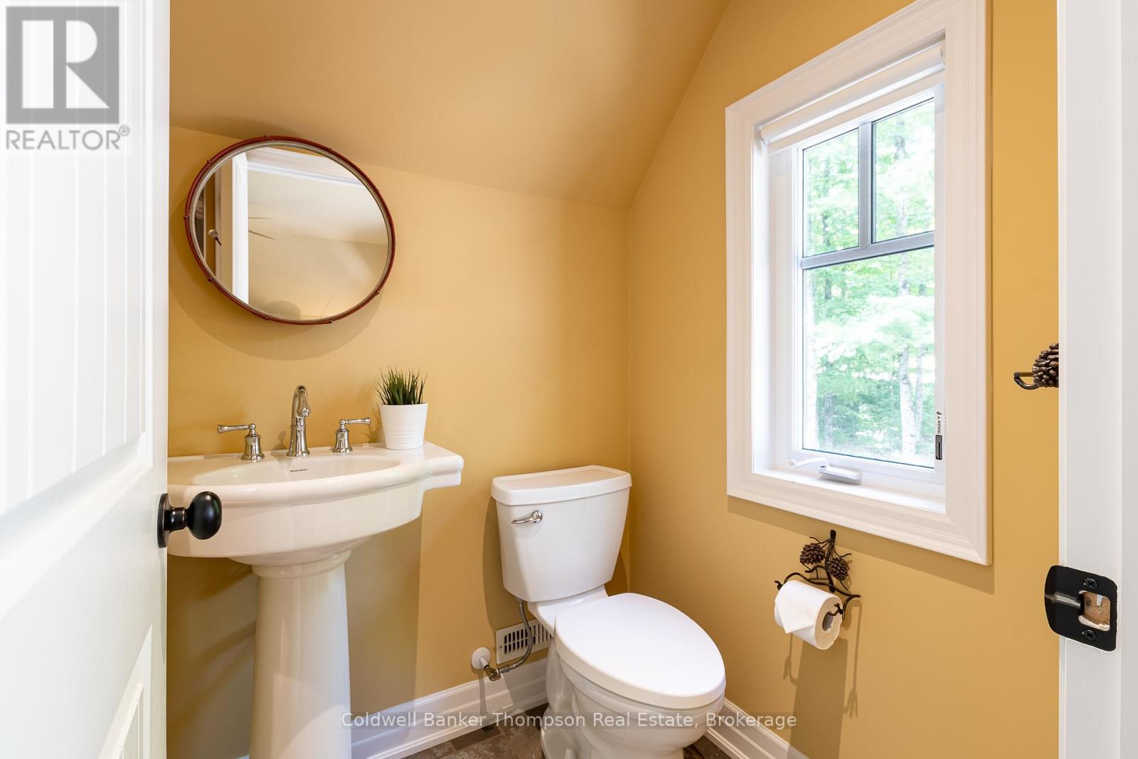 11 Forest Hill Lane, Huntsville, Ontario  P1H 2N5 - Photo 29 - X12360361