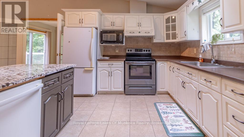 4244 MUSKOKA ROAD 117, Lake of Bays, Ontario