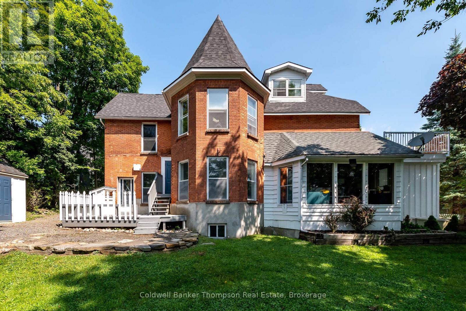 17 West Street N, Huntsville, Ontario  P1H 1X6 - Photo 1 - X12437730