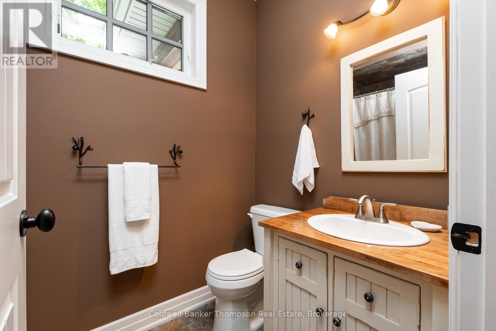 11 Forest Hill Lane, Huntsville, Ontario  P1H 2N5 - Photo 7 - X12360361