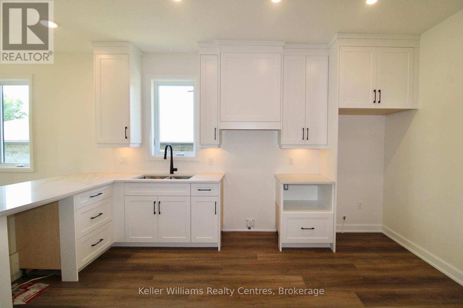 #2 260 7th Street, Hanover, Ontario  N4N 1G9 - Photo 7 - X12437756