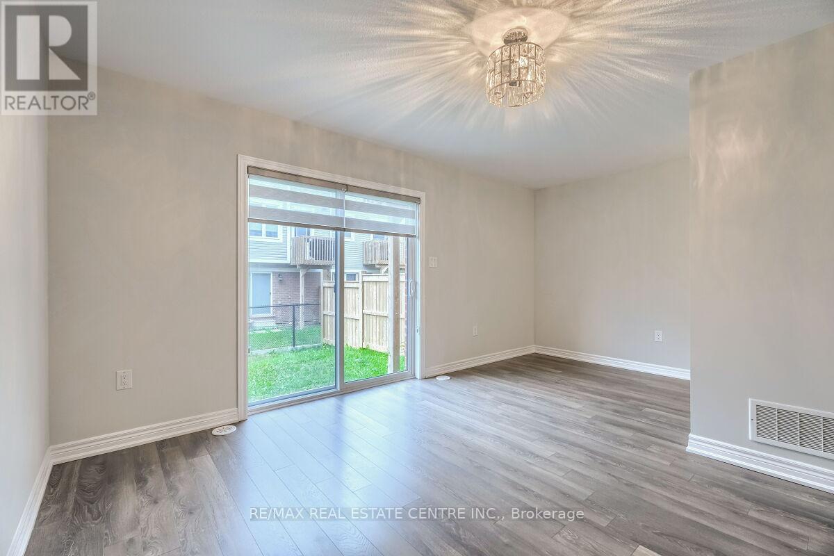 12 Rapids Lane, Hamilton, Ontario  L8K 0A3 - Photo 11 - X12437570