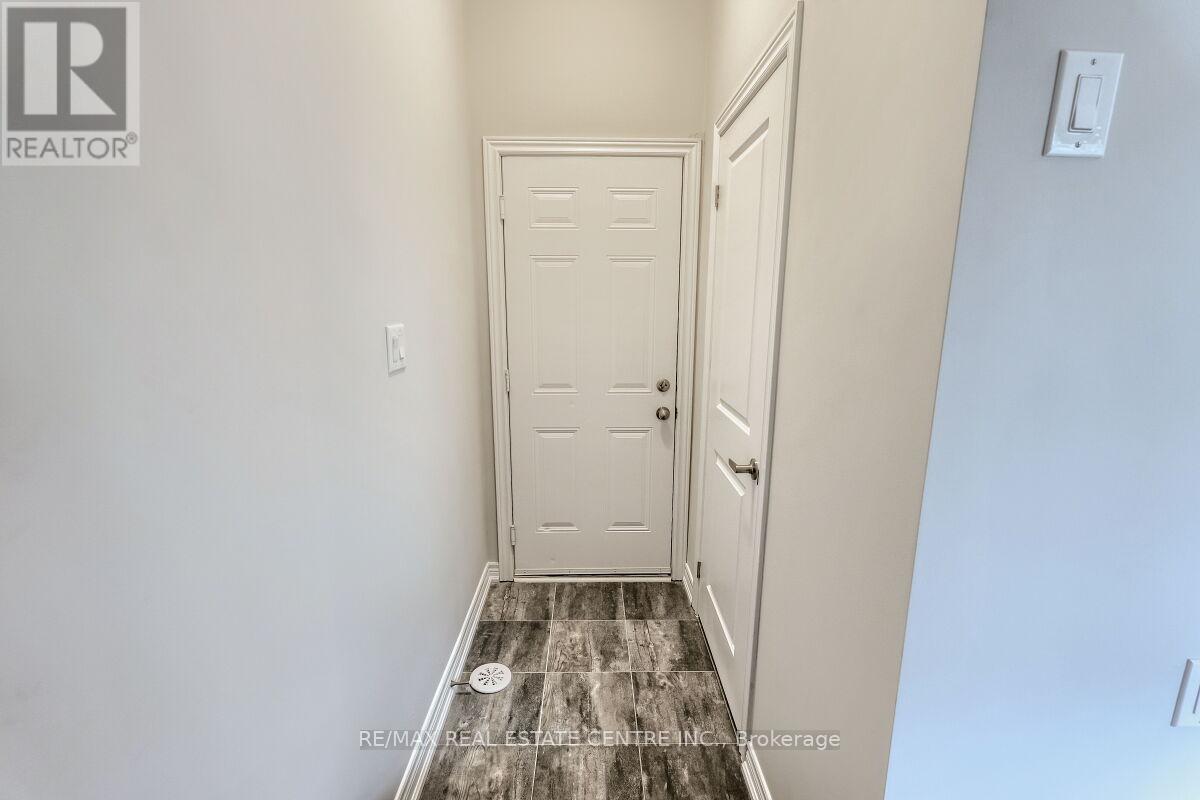 12 Rapids Lane, Hamilton, Ontario  L8K 0A3 - Photo 13 - X12437570