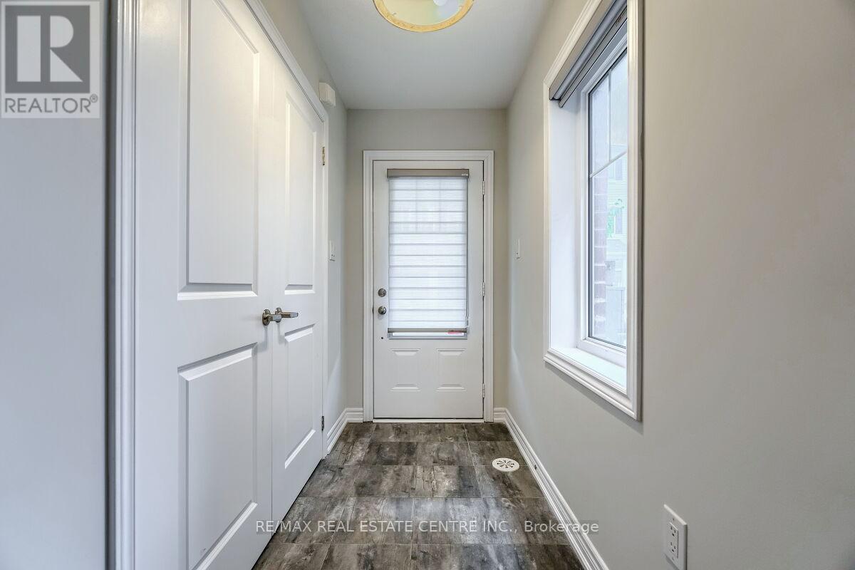 12 Rapids Lane, Hamilton, Ontario  L8K 0A3 - Photo 7 - X12437570