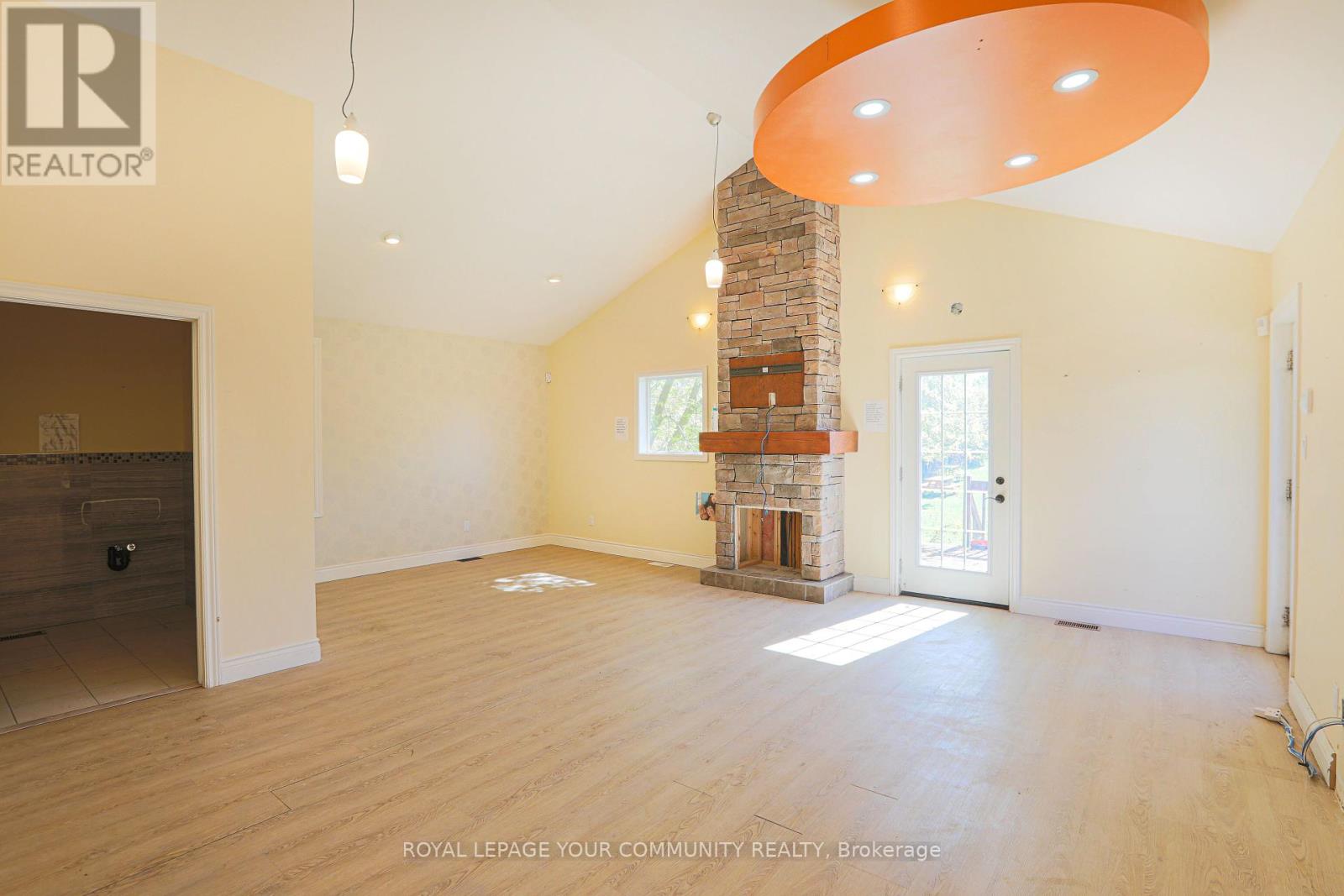 155 King Road, Richmond Hill, Ontario  L4E 2W1 - Photo 8 - N12421512