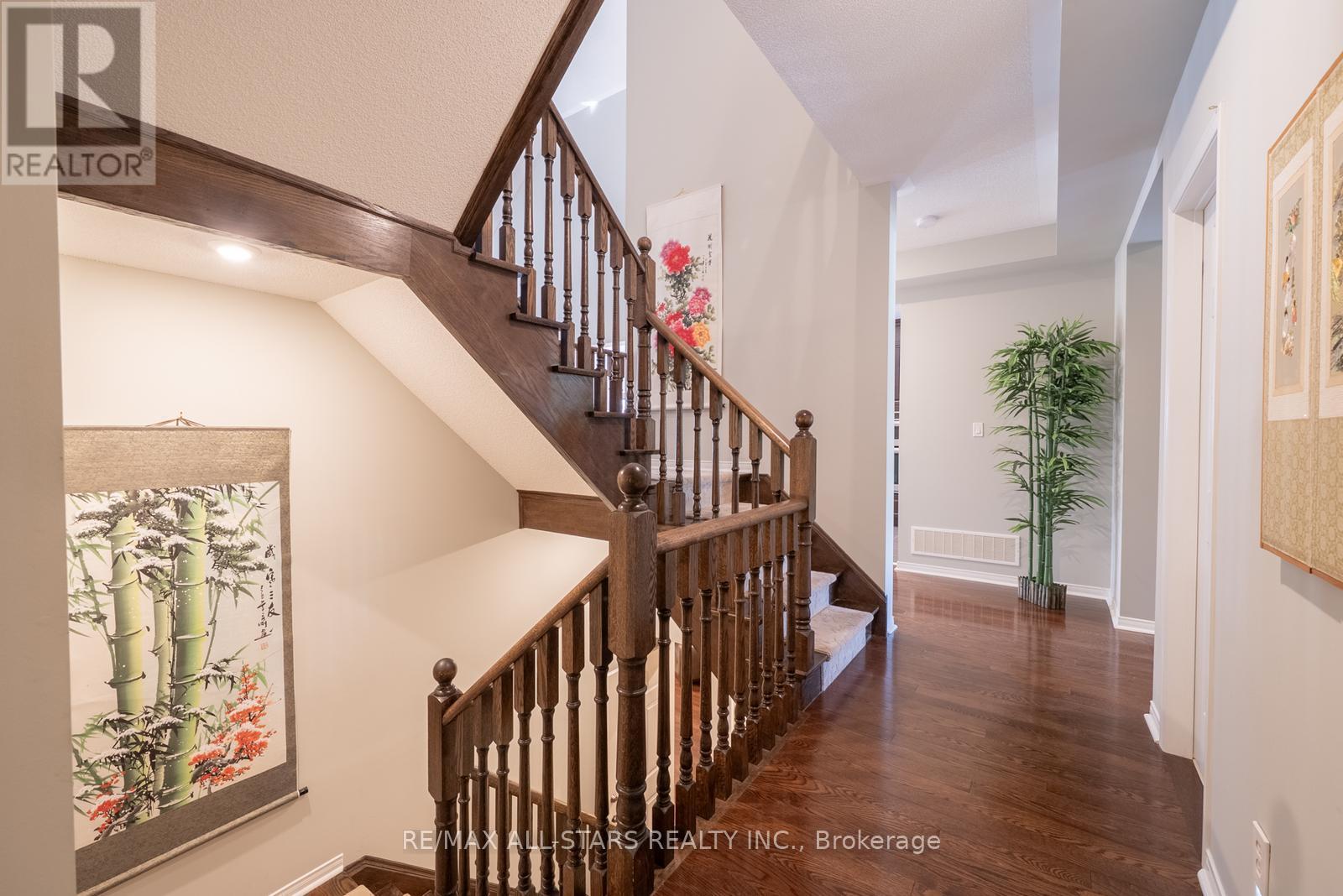 94 Chambersburg Way, Whitchurch-Stouffville, Ontario  L4A 0X8 - Photo 13 - N12376057