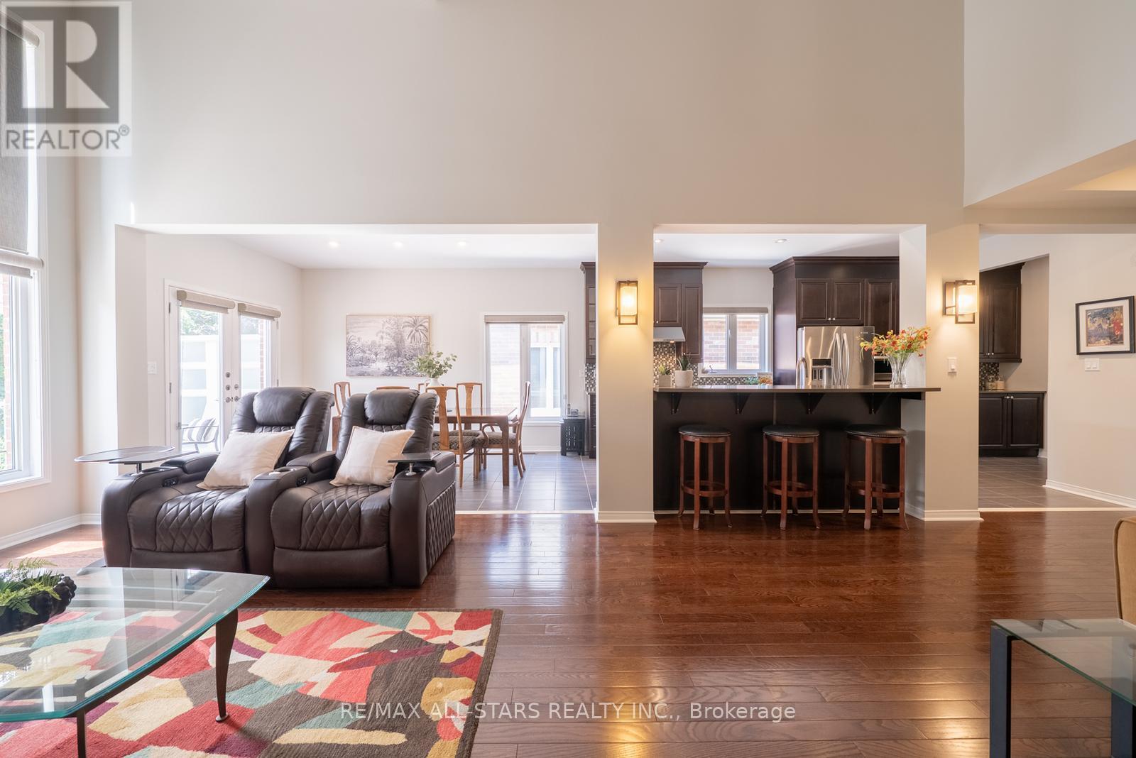 94 Chambersburg Way, Whitchurch-Stouffville, Ontario  L4A 0X8 - Photo 14 - N12376057