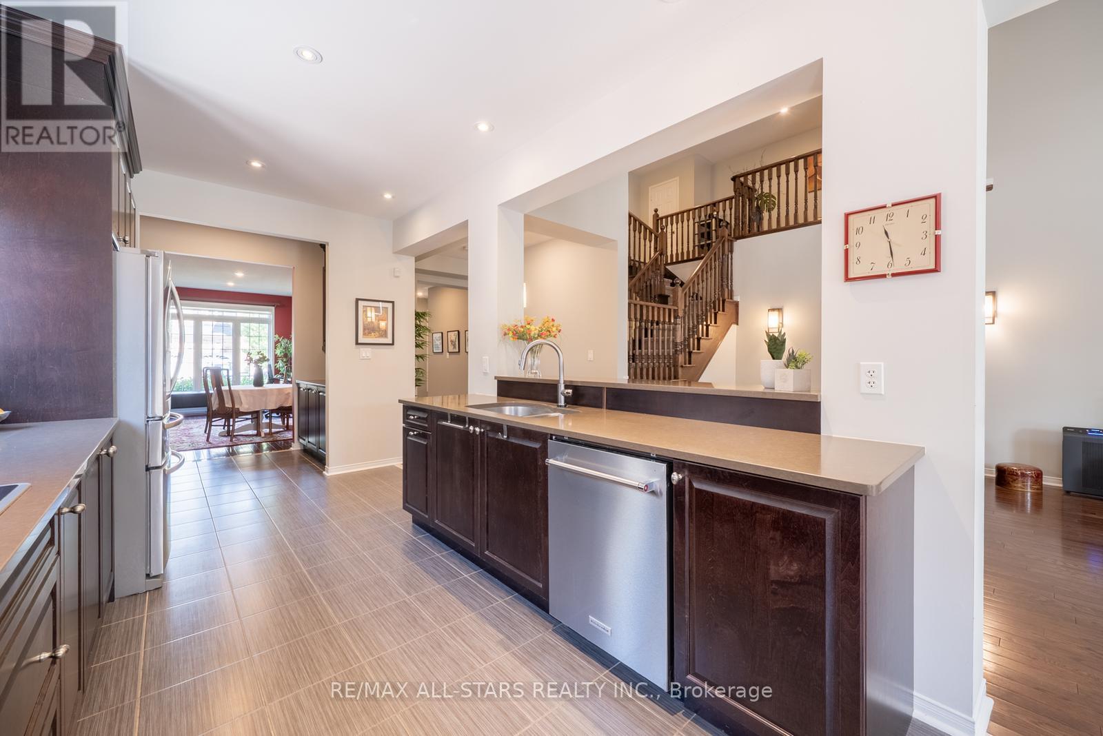 94 Chambersburg Way, Whitchurch-Stouffville, Ontario  L4A 0X8 - Photo 17 - N12376057