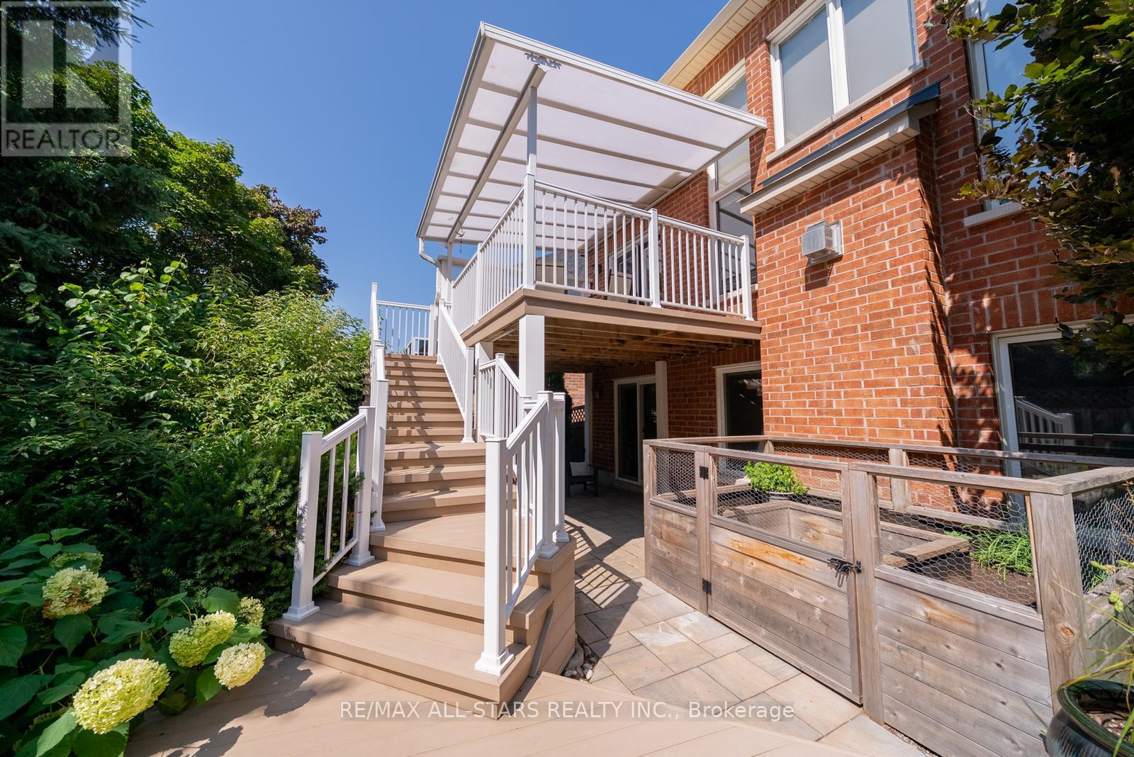 94 Chambersburg Way, Whitchurch-Stouffville, Ontario  L4A 0X8 - Photo 5 - N12376057