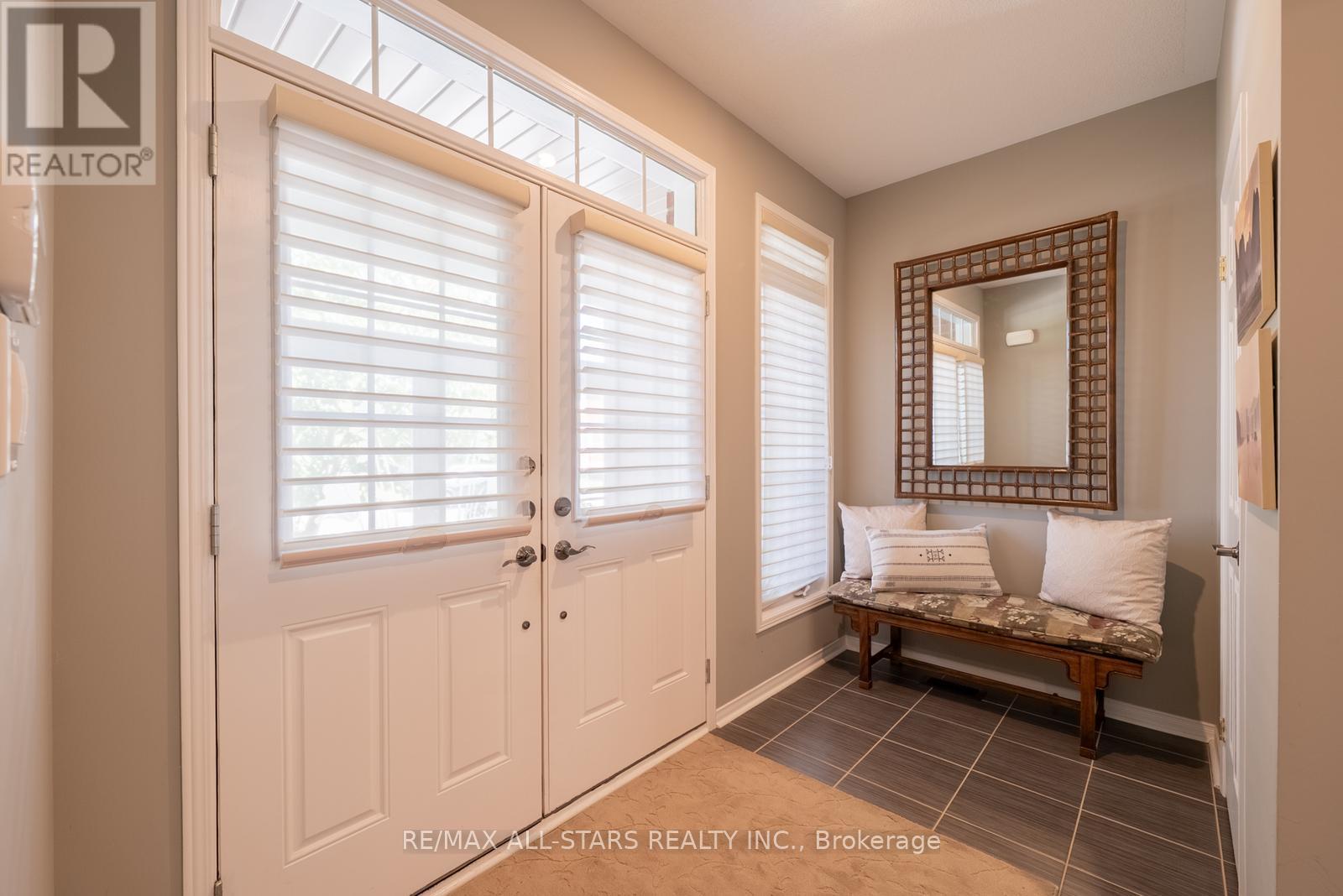 94 Chambersburg Way, Whitchurch-Stouffville, Ontario  L4A 0X8 - Photo 9 - N12376057